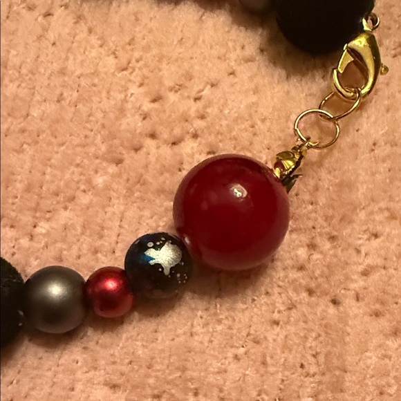 Elegant Beaded Bracelet with Gold Accents - Picture 8 of 9